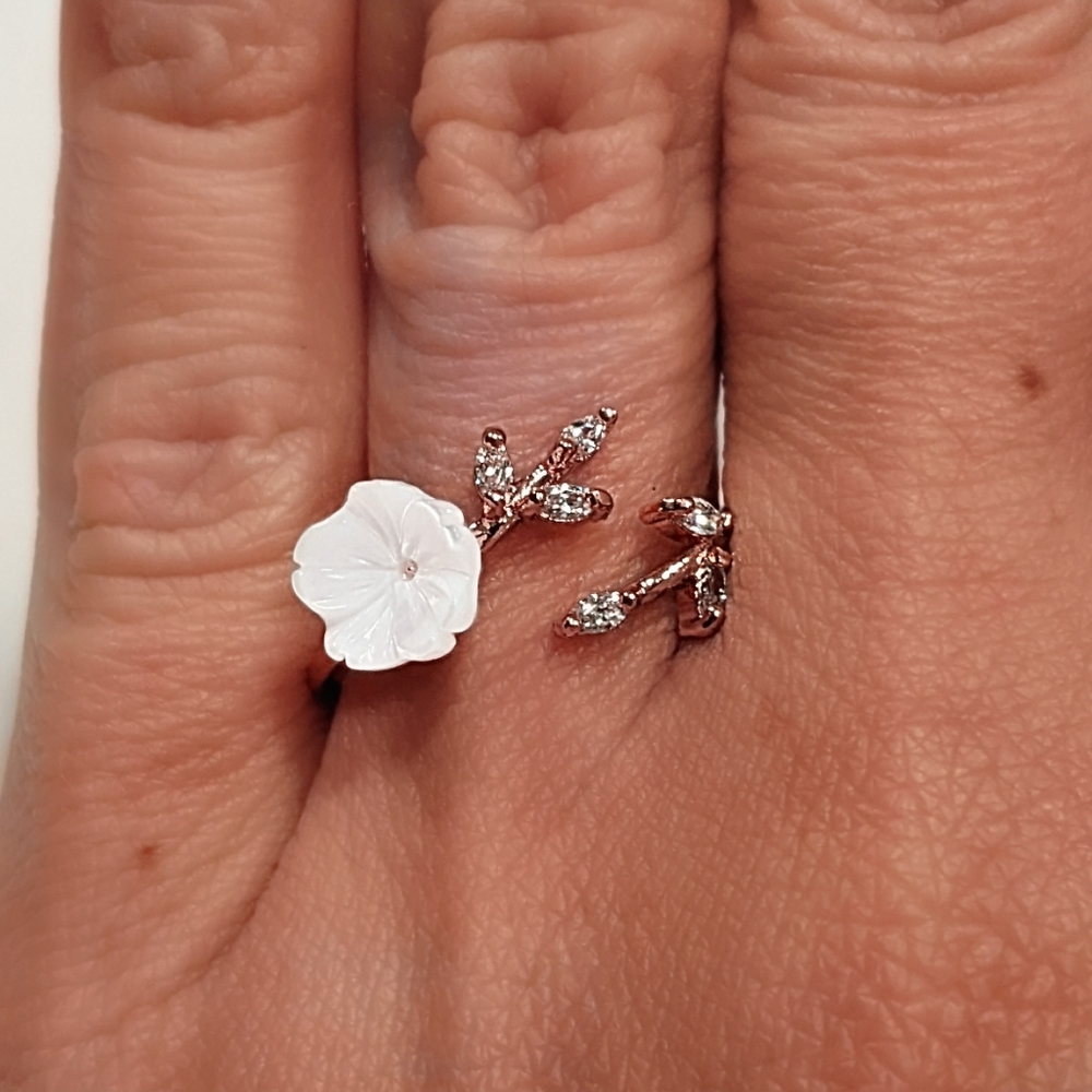 14k Gold Plated Alloy Metals with Ivory Floral Blossoming Adjustable Ring - Picture 8 of 8